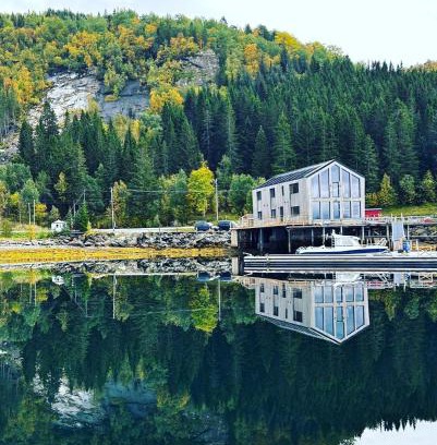 Ulvsvag Casa | Nordic Waterside Escape