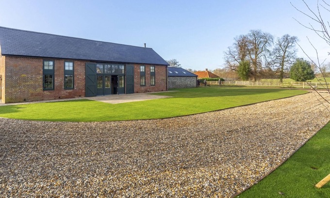 Thetford Villa | Norfolk Hall - Cinco Habitaciones Villa, Capacidad 10