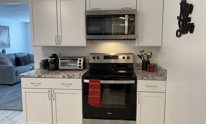 Norfolk Condominio | Norfolk luxury 2 bedroom upscale area by hospital