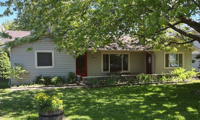 Dashwood Casa | Norman Heights Cottage - Beach Access