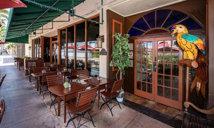 North Beach Hotel | Norman's Hotel and Dining
