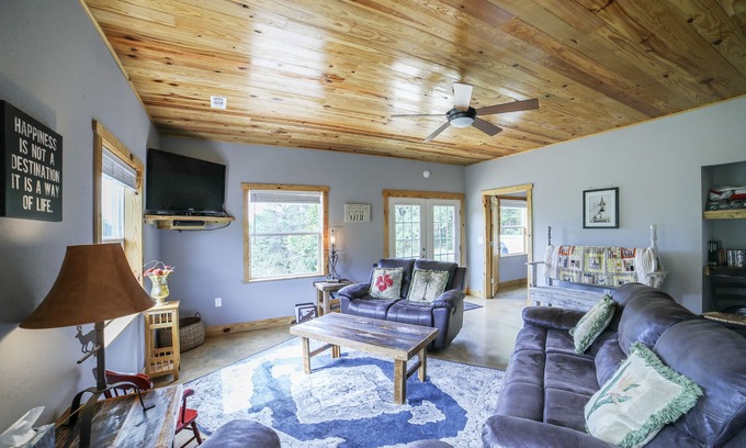 Big Creek Cabina | Norris Lake Cabin on 140 acre ranch, pond, Mountain views, 1 mi to Lake access.