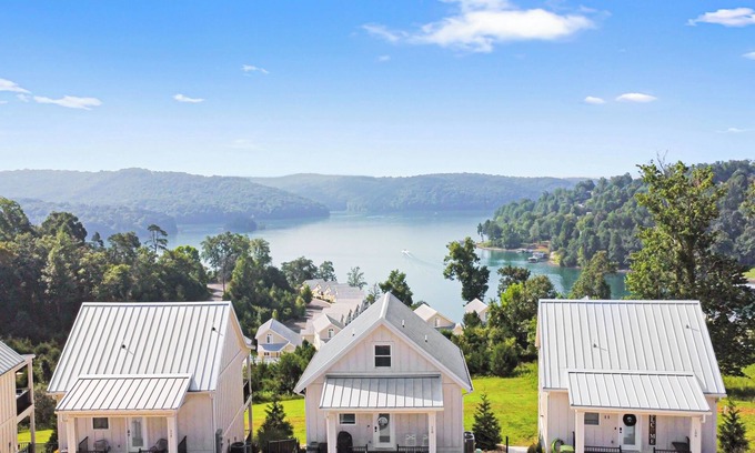 La Follette Cabaña | NORRIS LAKE COTTAGE W/AMAZING VIEW AT DEERFIELD RESORT, BOAT SLIP INCL. SLEEPS 6