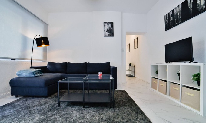 Goethestraße Apartamento | North apartment 5 I 1 room with inviting living area on the first floor