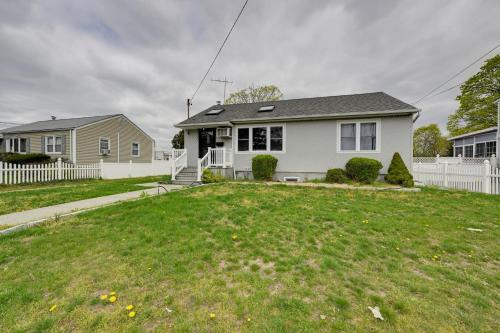 North Babylon Casa | North Babylon Home, Near Belmont Lake State Park!