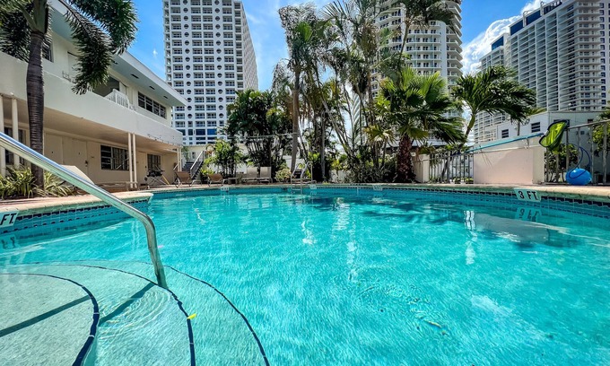 Central Beach Hotel | North Beach Hotel