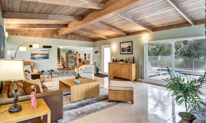 Lauderdale Beach Casa | North Beach Retreat - pool, park & ocean