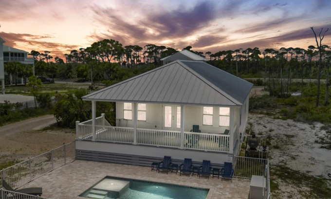 Port St. Joe Cabaña | North Cape Gem| Pool | Pet-Friendly| 3 Min Walk to Beach | Grill