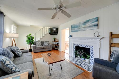 Morehead City Casa | North Carolina Retreat - Deck, Grill and Creek Views