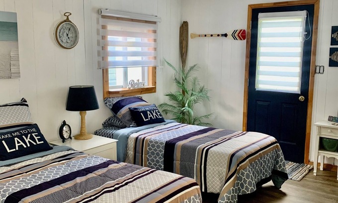 Manitoulin District Cabina | North Channel Bunkie