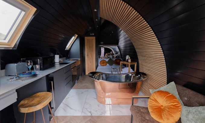 Achmelvich Otro | North Coast 500 Pods