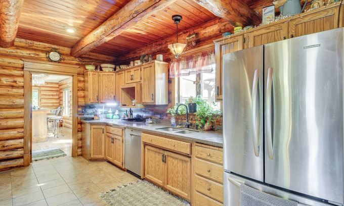 Casselton Casa | North Dakota Log Home w/Private Deck & Sauna!