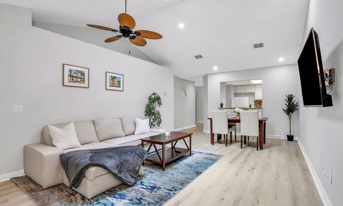 Golden Glades - The Woods Casa | North East Florida Retreat