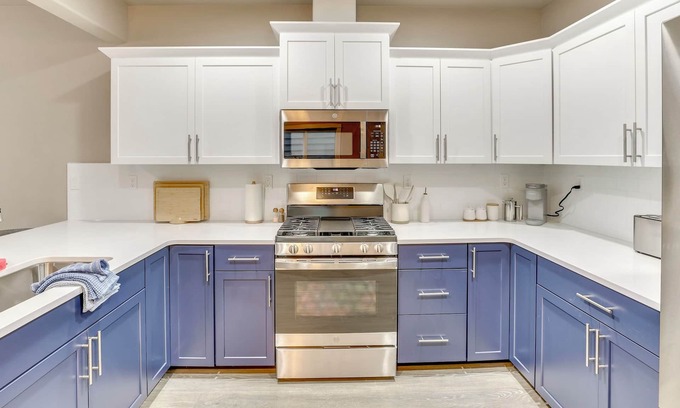 Sunset Casa | North End/Stay in Boise’s coveted North End! This 4BR/3BA retreat blends modern style with Boise Blue charm. Minutes from downtown, Hyde Park, Camel’s Back Park, and the Greenbelt. Relax in the backyard oasis.