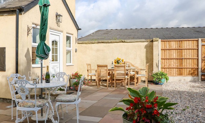 Stockton-on-Tees Cabaña | NORTH FARM, pet friendly, with open fire in Sedgefield, County Durham