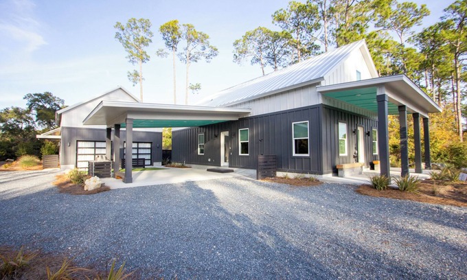 Carrabelle Casa | North Firefly - Resort Pool, 2-min. walk to Private Beach!