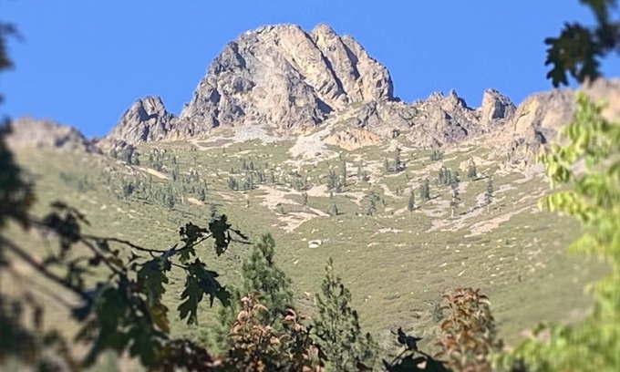 Sierra City Casa | North Fork Bungalow, In the woods. On the river. Beneath the Buttes.