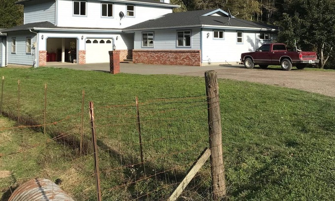 Brookings Casa | North Fork Chetco River House