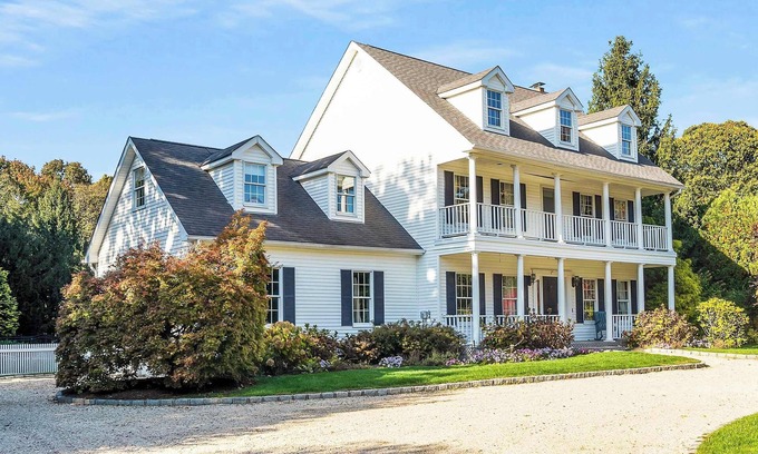 Laurel Casa | North Fork Oasis: Heated Pool, Hot tub