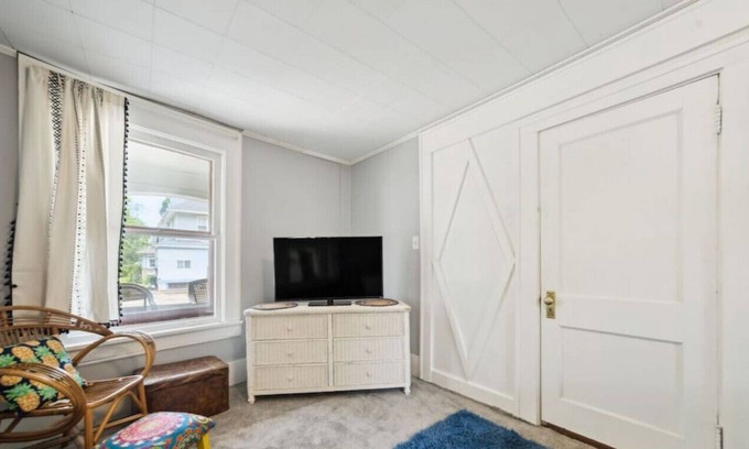 Akron Casa | North Hill, 2 bedroom Apartment
