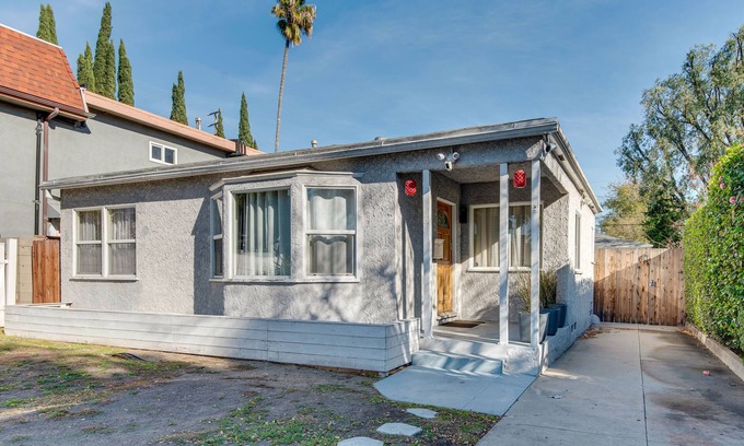 North Hollywood Casa | North Hollywood Getaway: 14 Mi to Downtown!