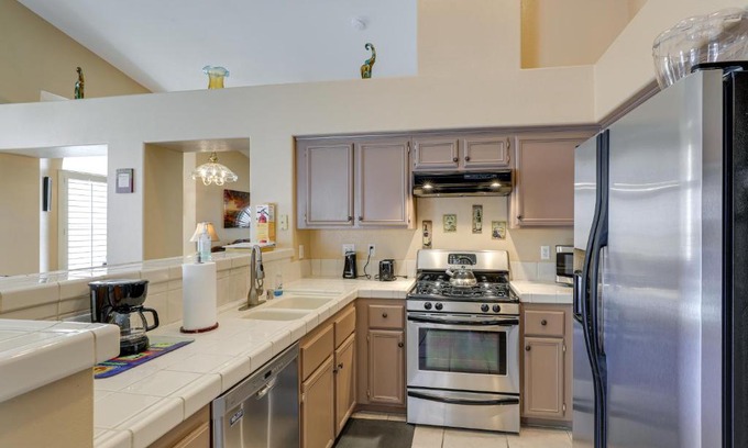 North Las Vegas Casa | North Las Vegas Home about 5 Mi to Fremont St!