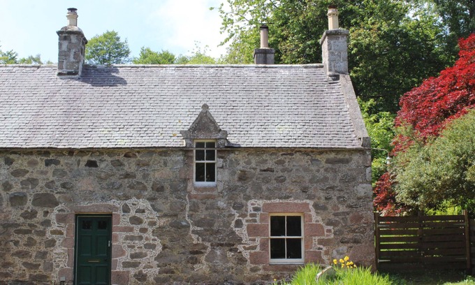 Alford Cabaña | NORTH MAINS COTTAGE - CRAIGIEVAR CASTLE in Alford, Aberdeenshire