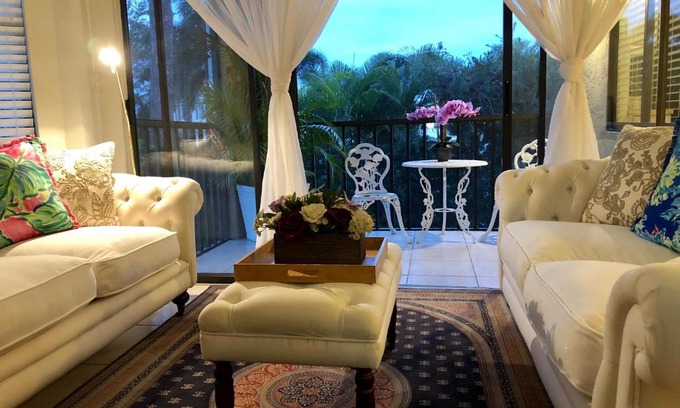 Palm River Estates Apartamento | North Naples apartment.