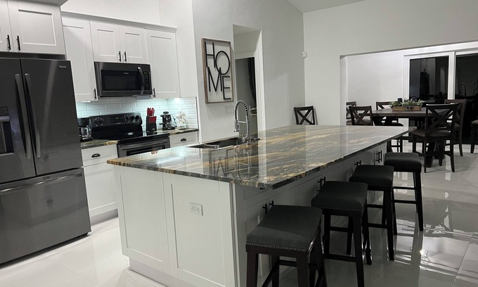 Willoughby Acres Casa | North Naples getaway w/ Pool. Pet friendly!
