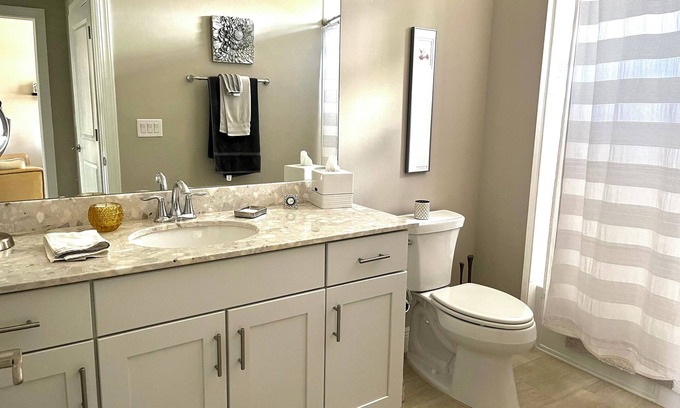 Naples Condominio | North Naples Luxury Condo - west of I-75 - close to the best of Naples!