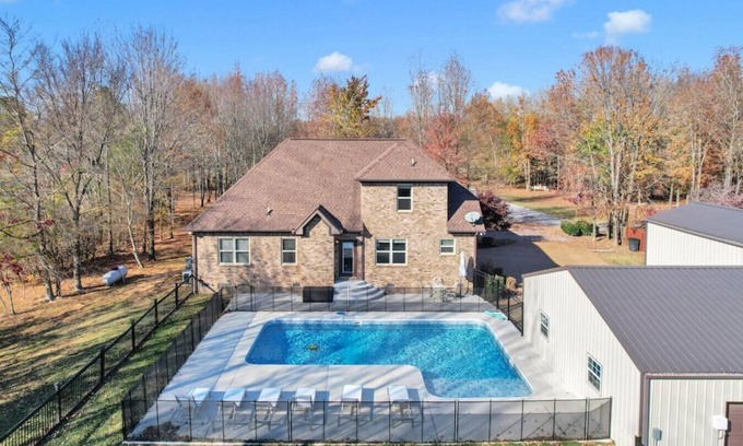 Cottontown Casa | North Nashville Swim and Relax