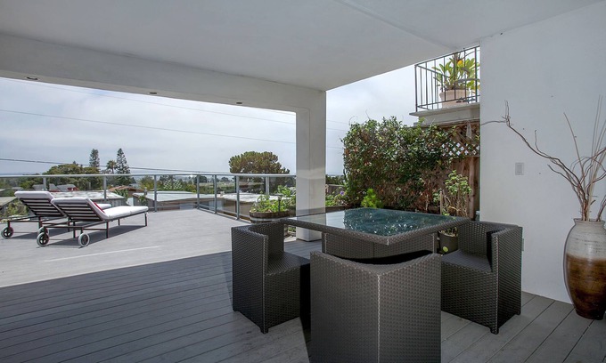 La Jolla Mesa Casa | North Pacific Beach Views