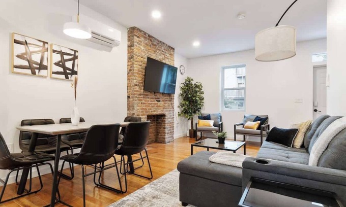 Central Northside Casa | North Shore 3 Bed 2 and a Half Bath - House Private Yard Duplex
