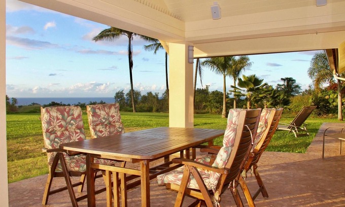 Pauwela Casa | North Shore Ocean View Cottage