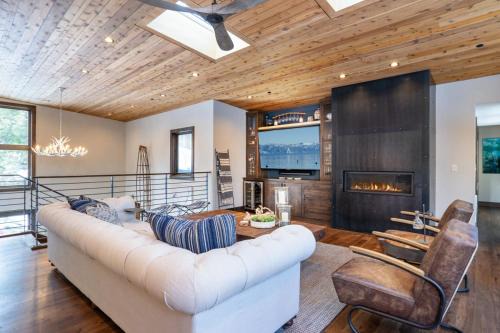 Tahoma Casa | North Shore - West Shore Hideway