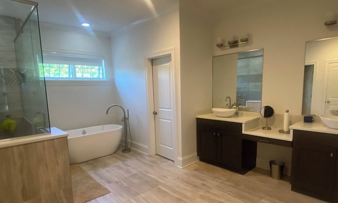 Edgewater Casa | North Side Mansion