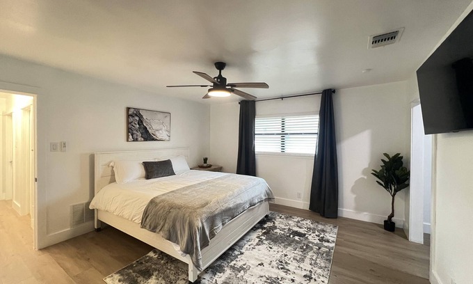 Shearer Hills - Ridgeview Casa | North Star Nook / Modern Central SA Home just 7 minutes to the Airport!