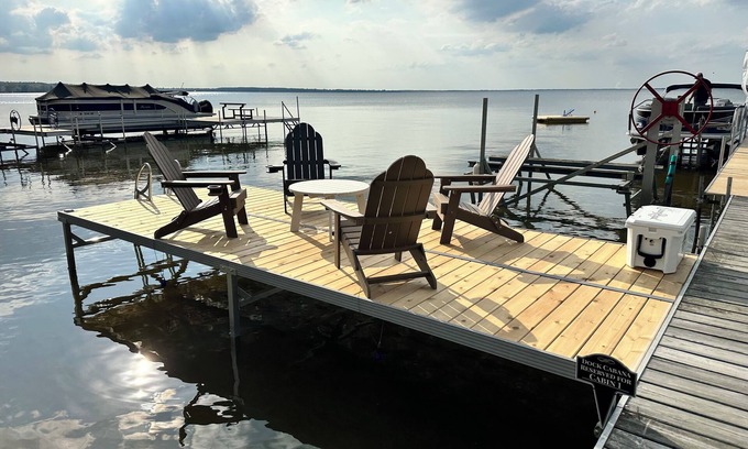 Prudenville Cabina | North View Cabins #1 - Comfortable 2Bed/1Ba Cabin with Private Deck on the Lake!