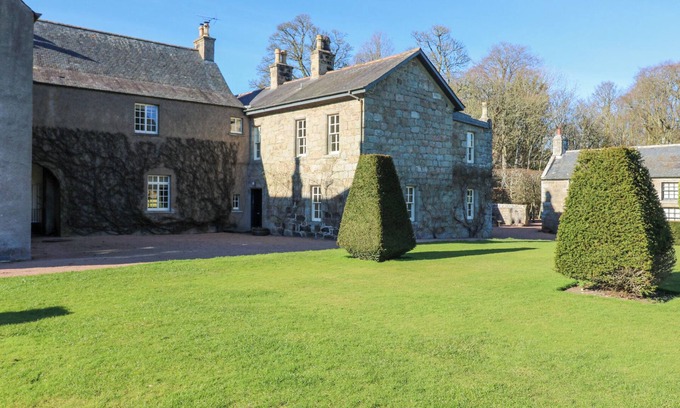 Ellon Cabaña | NORTH WING - PITMEDDEN GARDENS, family friendly in Pitmedden
