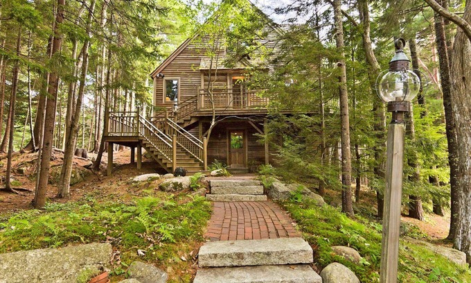Northeast Harbor Casa | Northeast Harbor home wth beautiful interior and walking distance to town/harbor