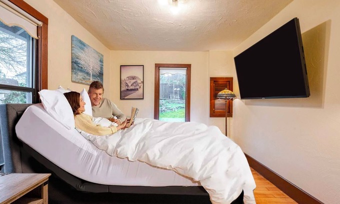 West End Casa | Northend Charmer! Your own Private space and bathroom in Tacoma’s beautiful NE.