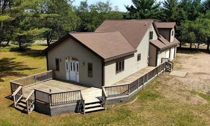 Gaylord Casa | Northern Blessings - LARGE, PRIVATE, AND COMFORTABLE!