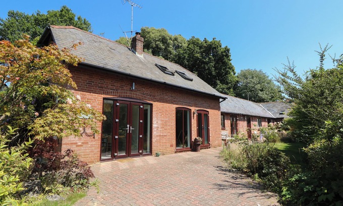 New Forest District Cabaña | NORTHERN BYRE, pet friendly, character holiday cottage in Sopley