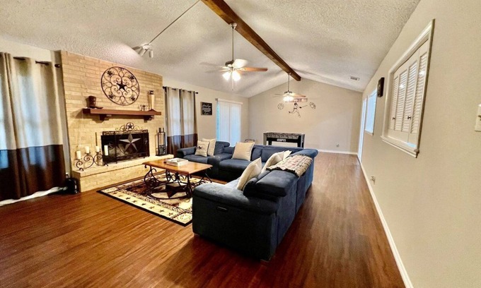North San Antonio - SAT Cabaña | Accessible 3BR Northern Hills Insurance Housing Fast Wi-Fi W/D Long Stay