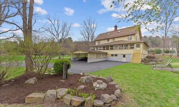 North Lake George Casa | NORTHERN LAKE GEORGE HOME AND COTTAGE NEAR BEACH, BOAT LAUNCH AND BROOK