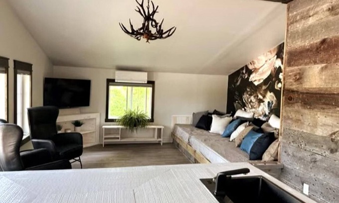 Minden Hills Casa | Northern Loft Retreat: Haliburton Haven