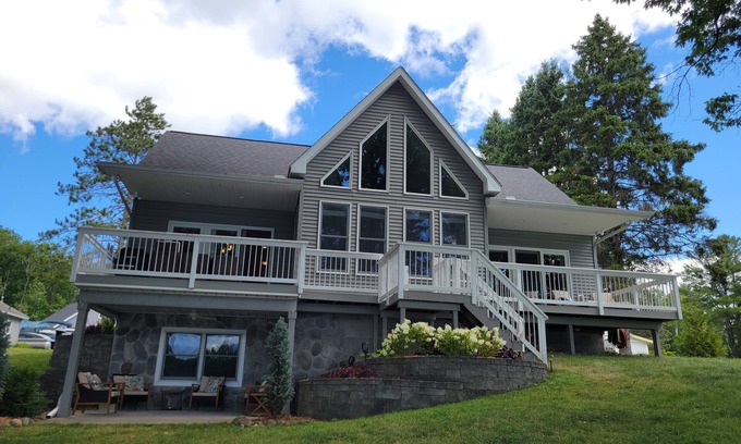Cheboygan Casa | Northern MI Lakefront Retreat – Year-Round Oasis for 12 Guests