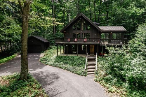 Bellaire Chalet De Esquí | Northern Nights Chalet by Wanderlust Abodes