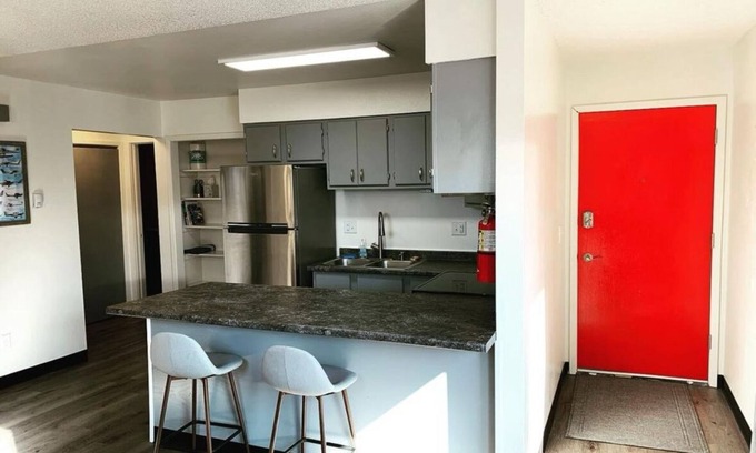 Airport Heights Community Council Apartamento | Northern Nights your Modern Home Away From Home