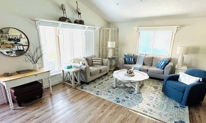 Indian River Casa | “Northern retreat in the heart of Indian River.”